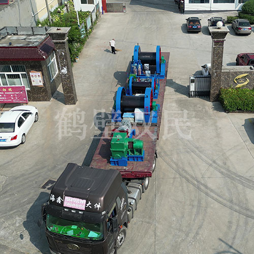 鑿井絞車發(fā)貨：雙筒25噸鑿井絞車！
